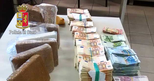 La Polizia sequestra 10Kg di cocaina02