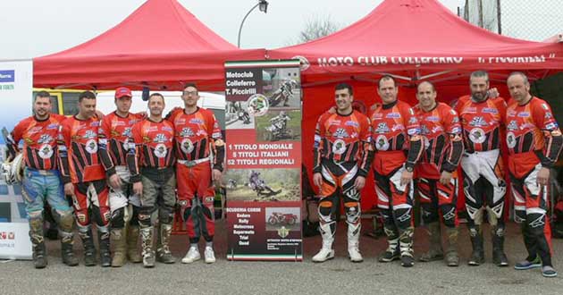 Foto di gruppo del MotoClub “Tommaso Piccirilli”