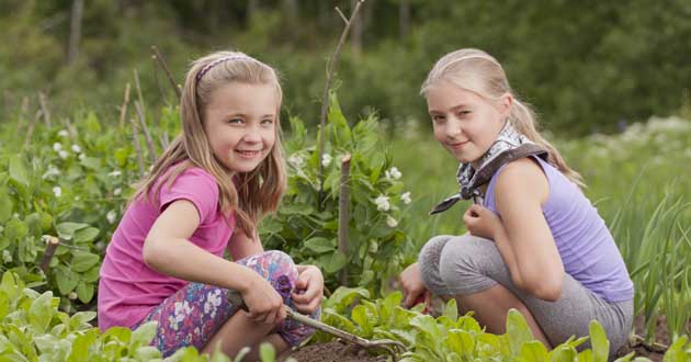 bambini-coltivano