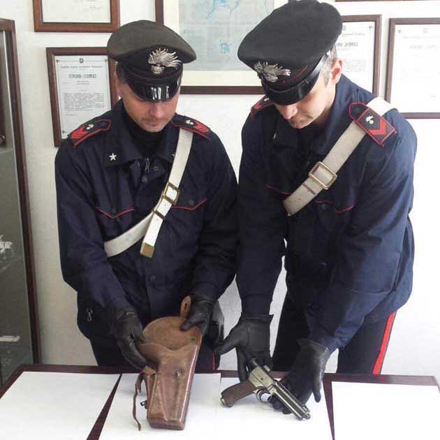 021215 FRASCATI - L'arma sequestrata dai Carabinieri (2)-630