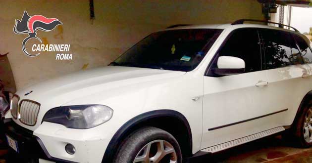 TRIONFALE - L'auto BMW bianca-f