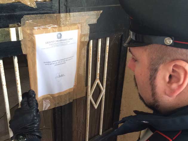 I Carabinieri appongoni i sigilli alla casa famiglia sequestrata (1)-630