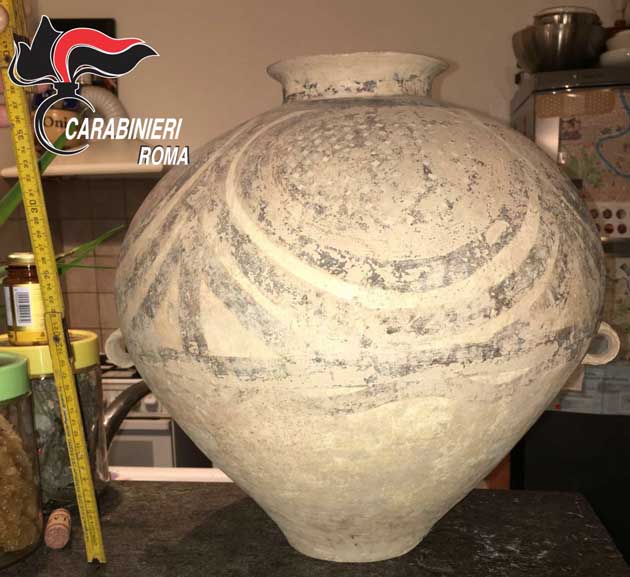 SAN PIETRO - Carabinieri sequestrano droga e opere d'arte rubate (2)-630