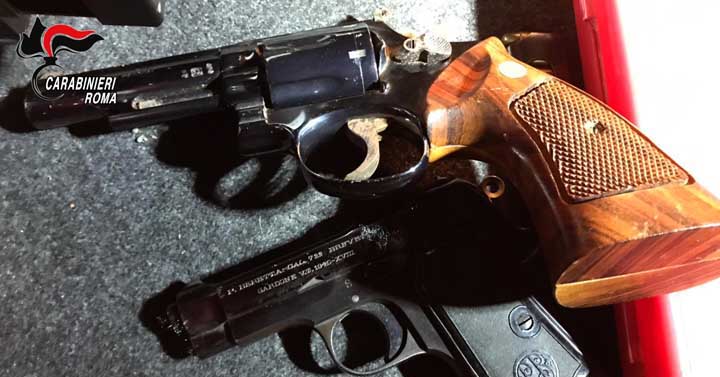CASILINA - Le armi sequestrate dai Carabinieri (1)
