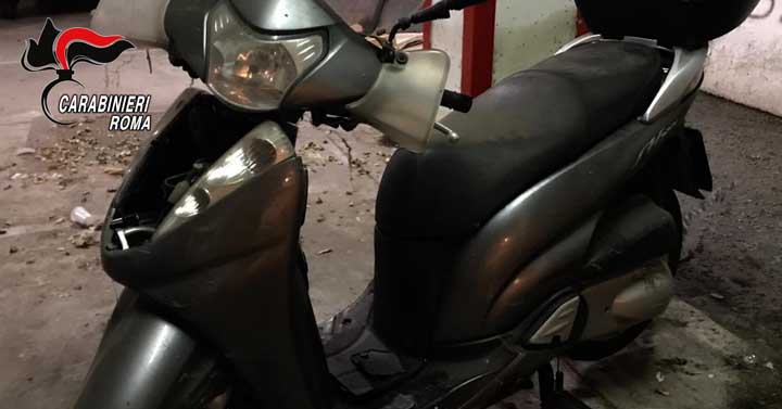 CASILINA - Uno dei motorini rubati rinvenuti dai Carabinieri (1)