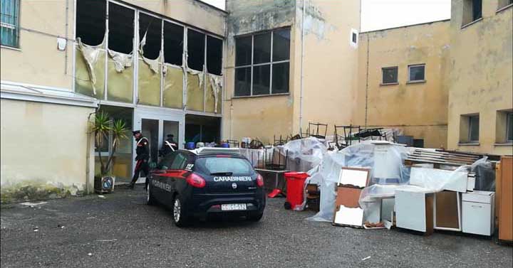 CIVITAVECCHIA - I Carabinieri intervenuti per l'incendio (2)