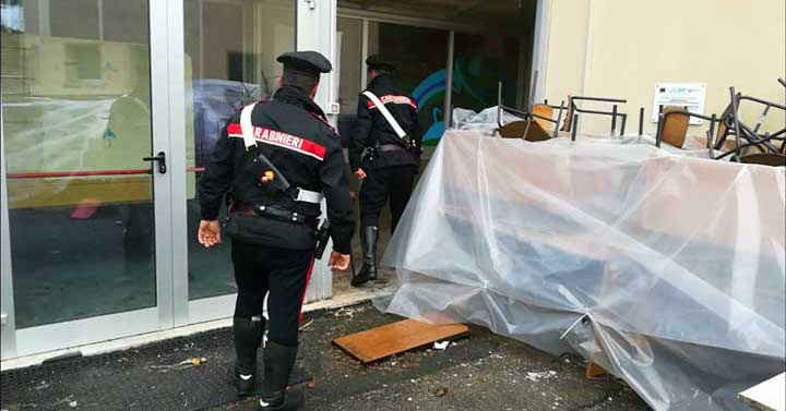 CIVITAVECCHIA - I Carabinieri intervenuti per l'incendio (4)