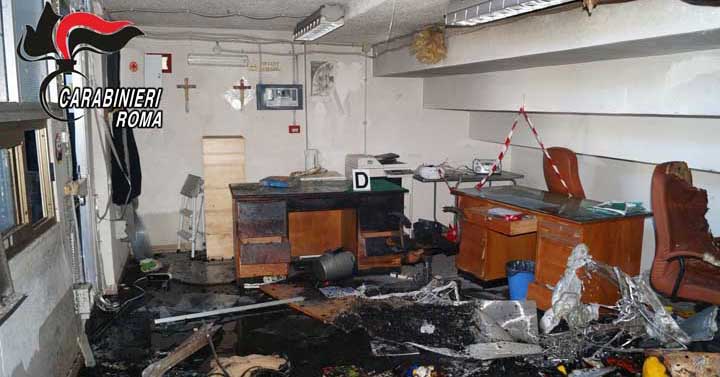 CIVITAVECCHIA - I danni provocati dall'incendio all'interno dei locali scolastici (2)