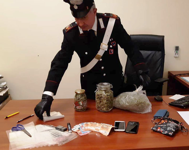 COLLEFERRO - la droga sequestrata dai Carabinieri (2)-720