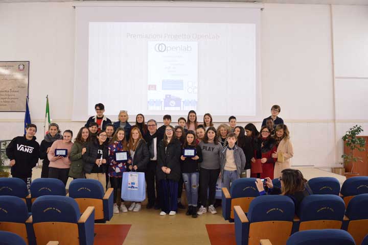 Colleferro-Itis-Cannizzaro-concorso-Crea-la-tua-aula-smart-10