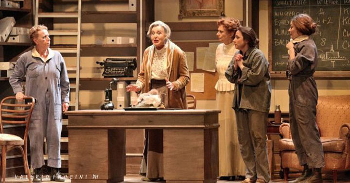 Colleferro-Teatro-Tutte-a-casa-01