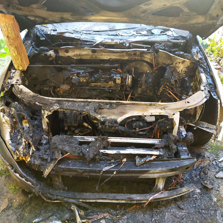 Colleferro-auto-in strada-date-alle-fiamme-02q