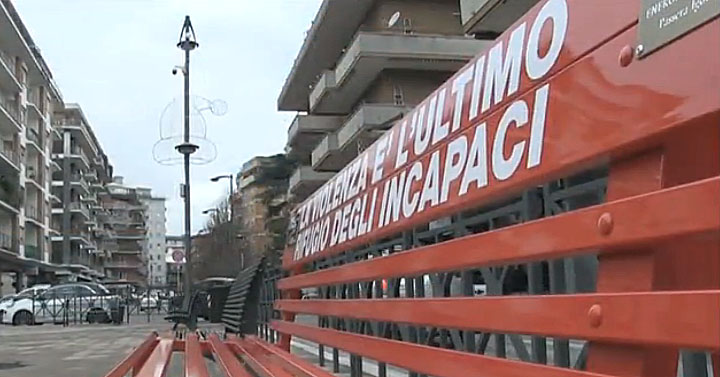 Colleferro-panchina-rossa-Largo-San-Francesco-1