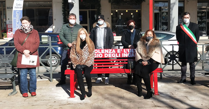 Colleferro-panchina-rossa-Largo-San-Francesco-10