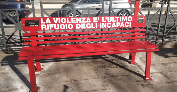 Colleferro-panchina-rossa-Largo-San-Francesco-6