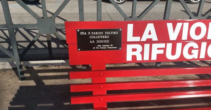 Colleferro-panchina-rossa-Largo-San-Francesco-7