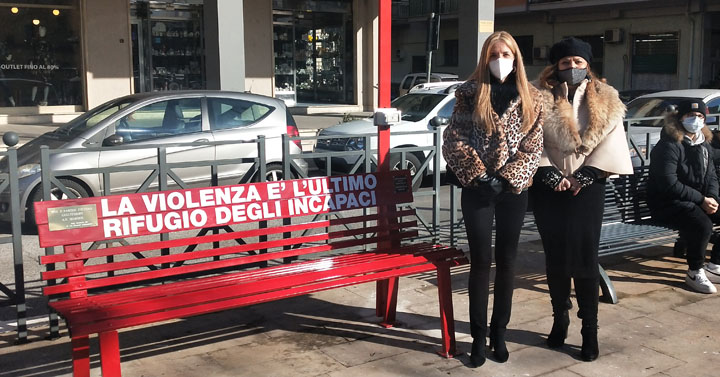 Colleferro-panchina-rossa-Largo-San-Francesco-9