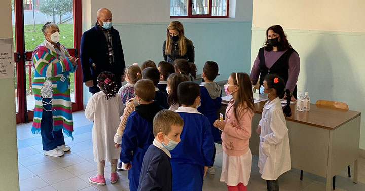 Colleferro.Consegna-bidoni-differenziata-Scuole.IC-M-Hack-4