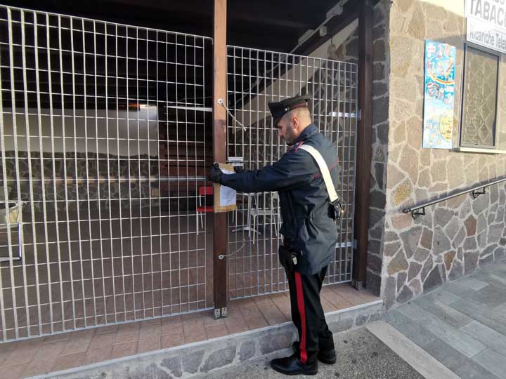 FRASCATI - Carabinieri chiudono locale 2