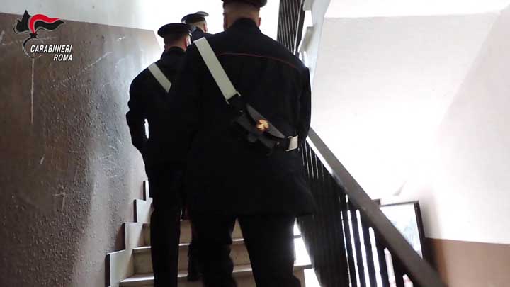 FRASCATI - I controlli dei Carabinieri a Tor Bella Monaca (1)