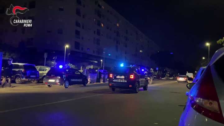 FRASCATI - I controlli dei Carabinieri a Tor Bella Monaca (4)