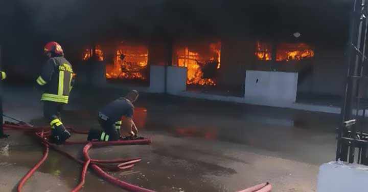 Incendio-outlet-tor-san-lorenzo-01