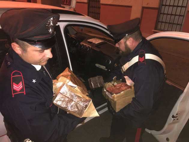La droga sequestrata dai Carabinieri (2)-ok