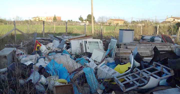 Ladispoli-discarica-abusiva-Polizia-Metropolitana02