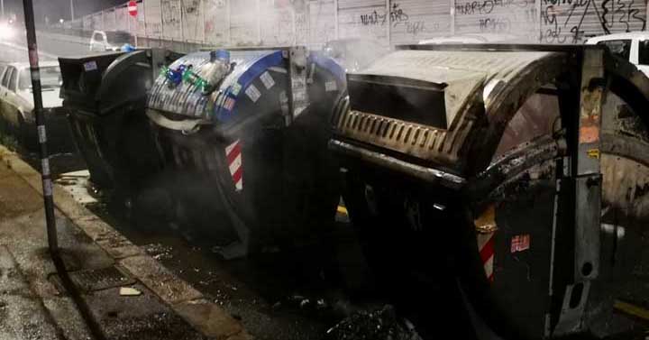PARIOLI - I cassonetti andati in fiamme (1) 1