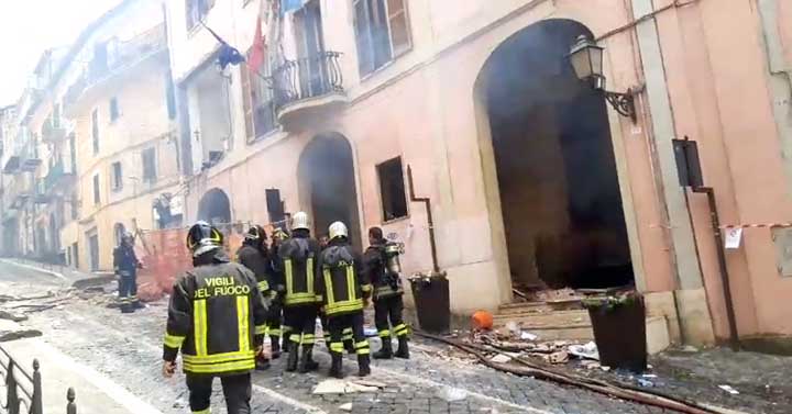 Rocca-di-Papa-esplosione-municipio-04