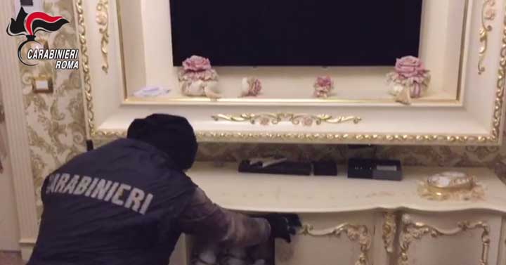 SEZIONE PG - Lo sfarzo in casa di uno degli arrestati, ritenuto nullatenente