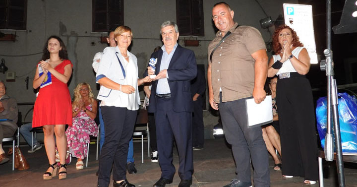 Segni - Premio Letterario da sx Presidente Giovanna Speranza Presidente soci BCC Giuseppe Raviglia Presidente Valter Menichelli Patrizia Travagliati 1