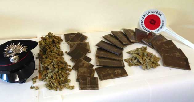 CASSIA - La droga rinvenuta nella cassaforte (2 kg hashish e marijuana)-f