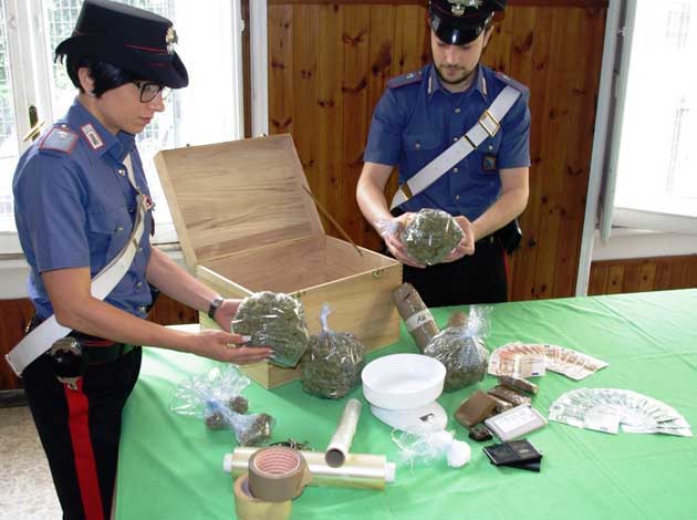 CENTRO - La droga sequestrata dai Carabinieri (3)