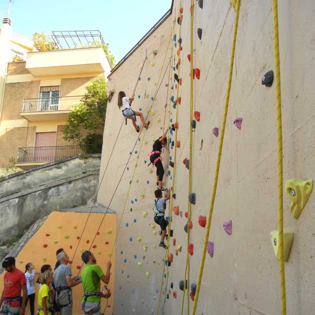 un'immagine della parete-630