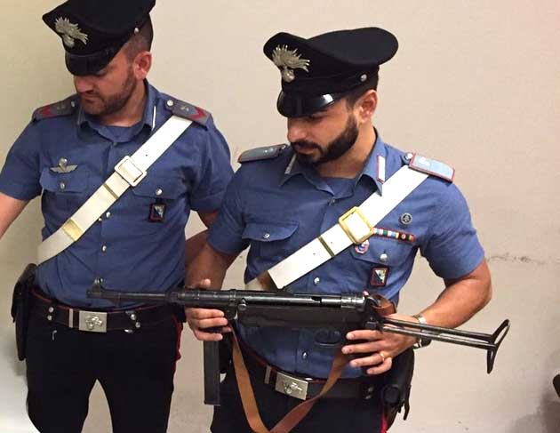 il-mitragliatore-mp40-sequestrato-dai-carabinieri-della-compagnia-eur-1-630