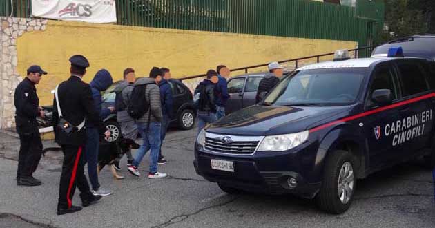 i-controlli-dei-carabinieri-davanti-alle-scuole-2-f