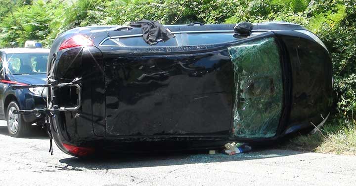 Segni-incidente-stradale-Ford-Fiesta-03