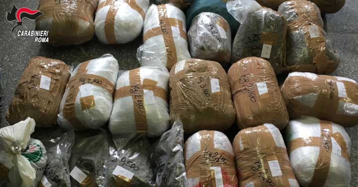 FRASCATI - Le armi e la droga sequestrata-03f