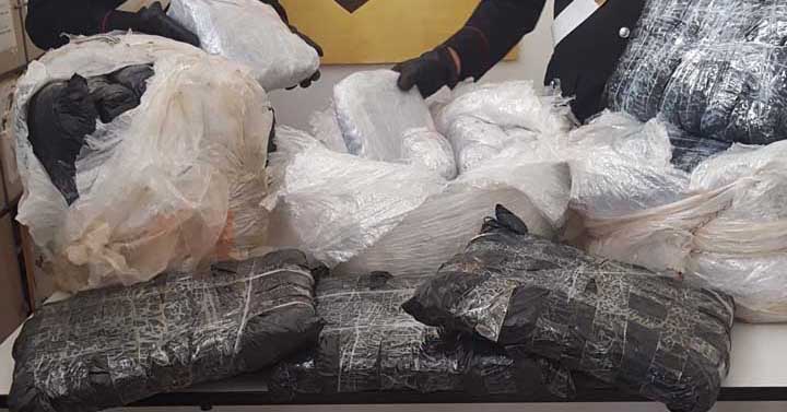 FRASCATI - Le armi e la droga sequestrata-f