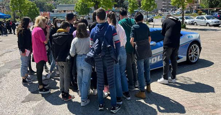 Colleferro-Polizia-di-Stato-Una-vita-da-social-20220428-01