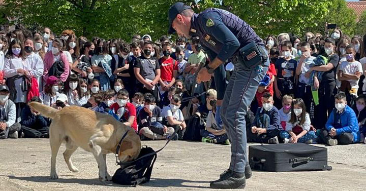 Colleferro-Polizia-di-Stato-Una-vita-da-social-20220428-03