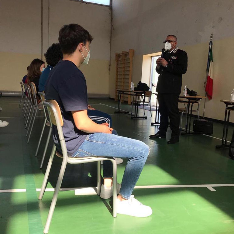 COLLEFERERO - Un momento degli incontri tenuti dai Carabinieri (3)q