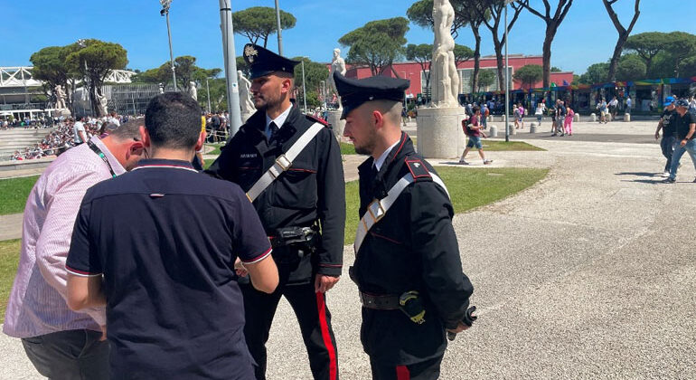 Controlli dei Carabinieri agli Internazionali di Tennis (8)