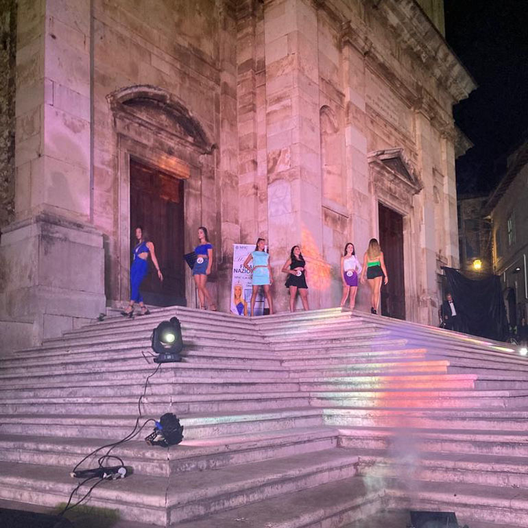 Segni-sfilata-moda-cattedrale-8