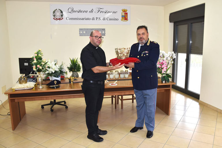 Polizia-Cassino-oggetti-sacri-restituiti-01