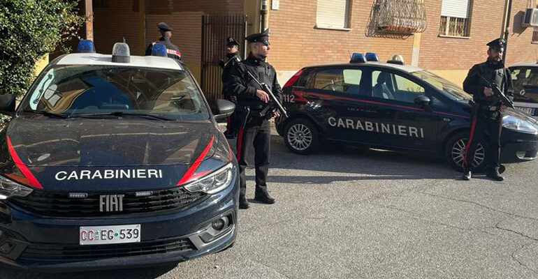 OSTIA - Un momento dell'operazione straordinaria di controllo dei Carabinieri ai Lotti (2)
