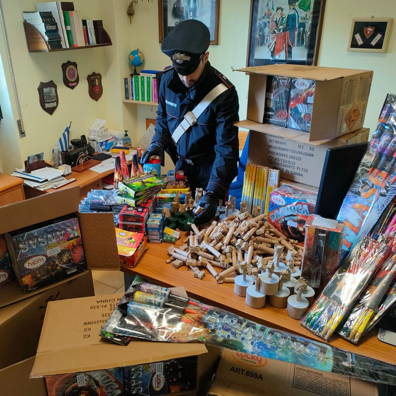 ANZIO - I 300 kg di fuori di artificio sequestrati dai Carabinieri (3)q