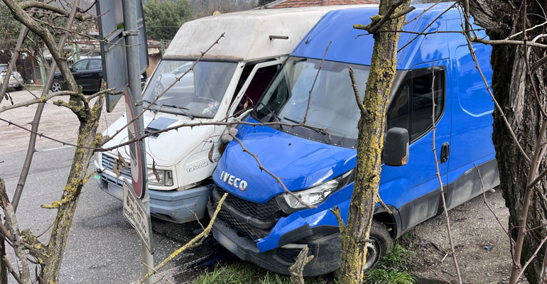 Colleferro-incidente-Via_Latina-due-furgoni-02