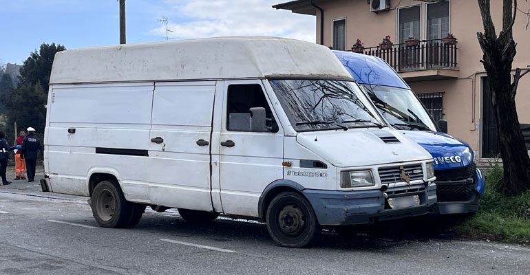Colleferro-incidente-Via_Latina-due-furgoni-04